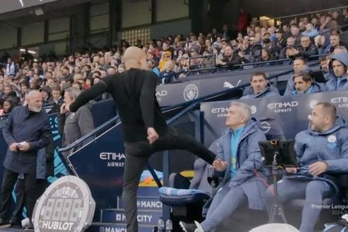 Cận cảnh Pep Guardiola tức giận đạp tung ghế chỉ đạo