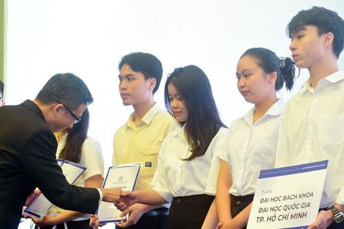 Phú Mỹ Hưng và quỹ Đinh Thiện Lý trao hơn 7 tỷ đồng học bổng