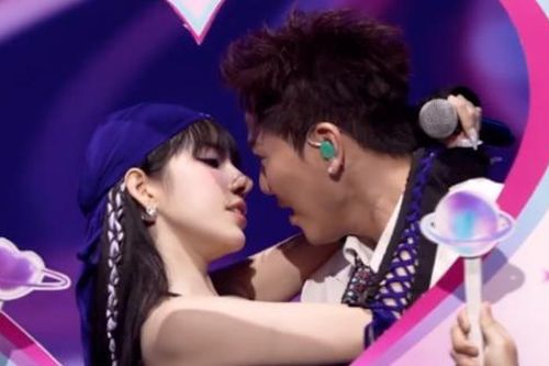 Tình tứ với LyLy, Mai Tiến Dũng bị Trấn Thành 'cảnh báo' dè chừng Anh Tú
