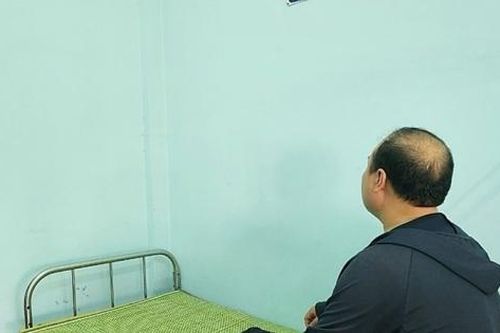 Kiệt sức, nhập viện tâm thần vì thức xuyên đêm… canh vợ