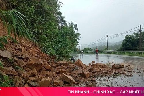 Tiếp tục cảnh báo sạt lở đất và biển động mạnh ở Hà Tĩnh