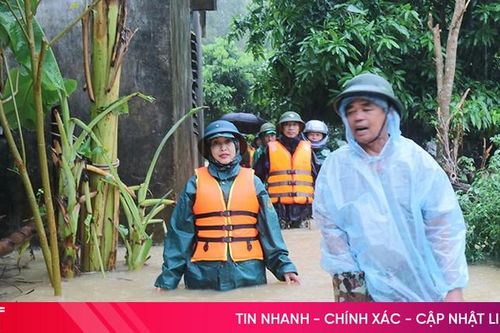 Nước sông Lam dâng cao, nhiều nhà dân ở Nghi Xuân bị ngập sâu