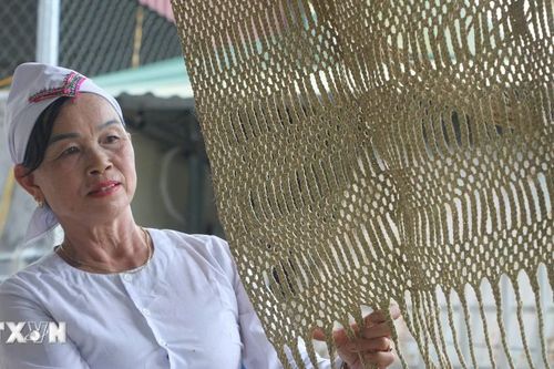 Gìn giữ nghề đan võng gai truyền thống của đồng bào Thổ tại Nghệ An