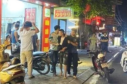 Hải Dương: Khống chế, bắt giữ đối tượng mang dao rọc giấy đi cướp tiệm vàng