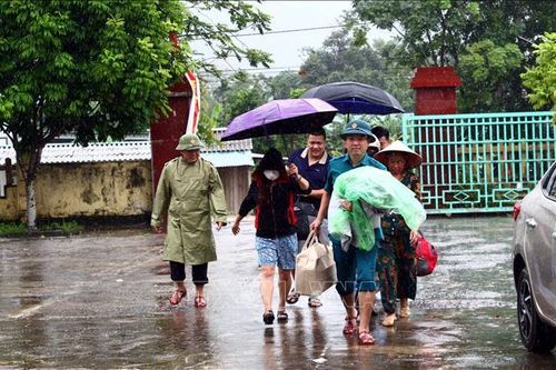 Quảng Bình: Di dời hàng trăm người dân dưới núi cây Sường để tránh sạt lở