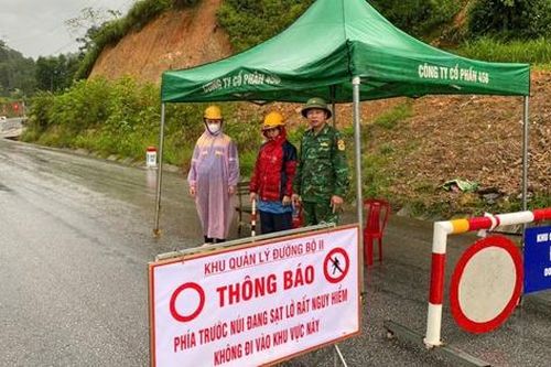 Video sạt lở nghiêm trọng đường lên Cửa khẩu quốc tế Cầu Treo