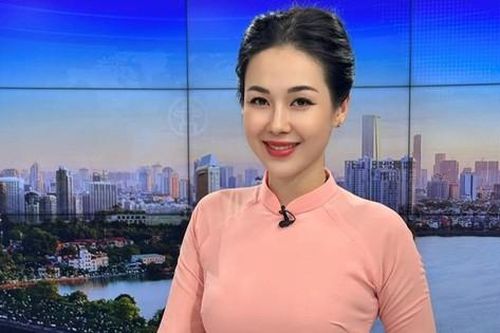 Chân dung nữ MC xinh đẹp tại liveshow của Tuấn Hưng, Duy Mạnh là ai?