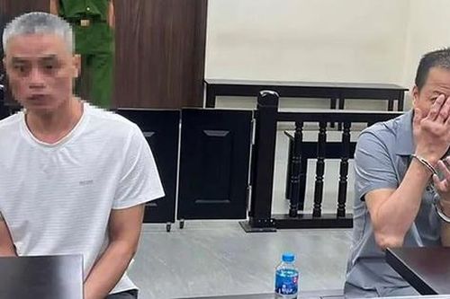 Cầm gạch ném chết người vì tranh giành lượt hát karaoke