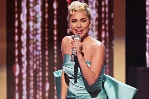 Vì sao Lady Gaga không lên tiếng về tin đồn là người chuyển giới?