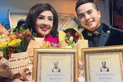NSND Lệ Thủy nhận giải Thành tựu trọn đời tại Giải thưởng Đào Tấn 2024