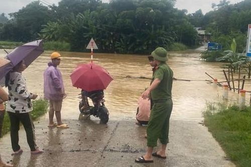2 anh em bị lũ cuốn trôi khi đi qua đập tràn, công an Thanh Hóa đưa ra cảnh báo