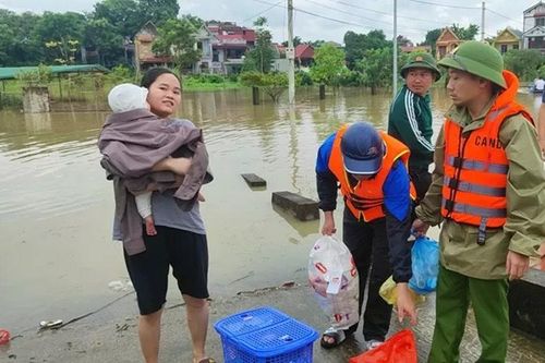 Thanh Hóa: Mực nước nhiều sông dâng cao, sạt lở đất, hàng trăm hộ dân phải di dời khẩn cấp
