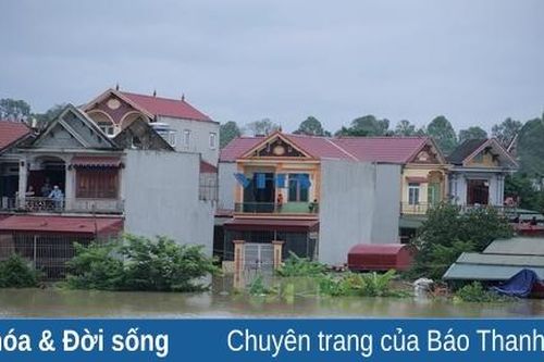 Khu phố Giang Thanh ngập sâu trong biển nước