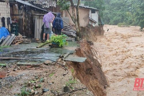 Mường Lát sơ tán 464 hộ/2.146 khẩu đến nơi tránh trú an toàn