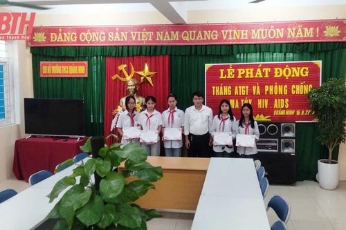 Đội viên 'nhặt được của rơi, trả lại người bị mất'