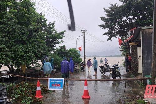 Hoằng Hóa: Tràn đê sông Mã, thêm 26 hộ dân phải di dời