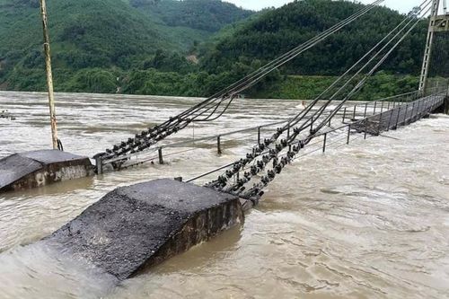 Mưa lũ, sạt lở diễn biến phức tạp, Thanh Hóa công bố tình trạng khẩn cấp nhiều nơi