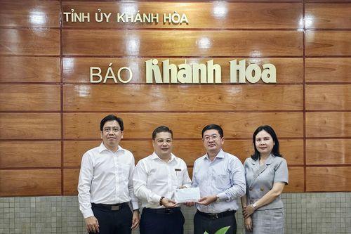 Báo Khánh Hòa tiếp nhận 40 triệu đồng của Công ty Phương Trang - Chi nhánh Nha Trang ủng hộ đồng bào miền Bắc bị ảnh hưởng do bão, lũ