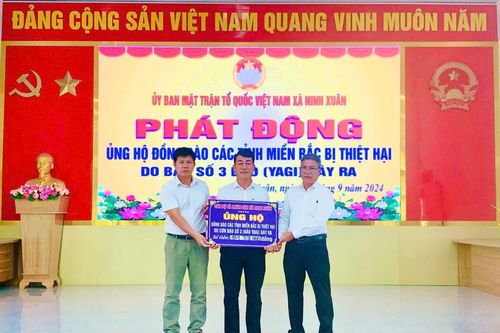 Mặt trận xã Ninh Xuân quyên góp ủng hộ đồng bào miền Bắc bị thiệt hại do bão gần 105 triệu đồng