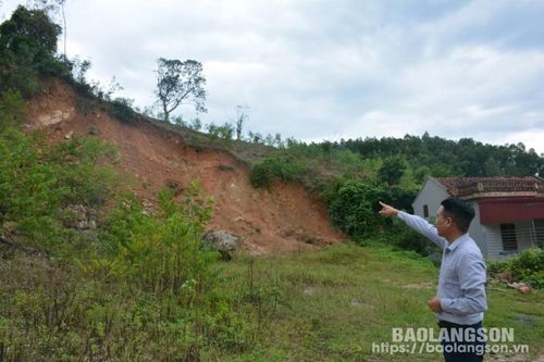 Di dời khẩn cấp 2 gia đình nguy cơ bị sạt lở đất tại xã Nhật Tiến, huyện Hữu Lũng