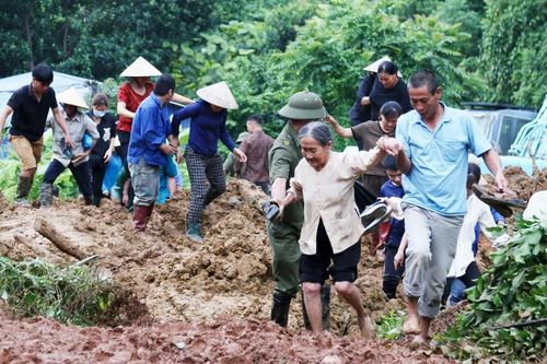 Càng gian khó, càng đoàn kết như anh em ruột thịt