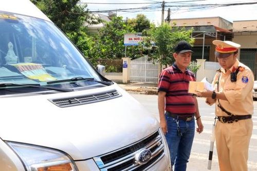 Tăng cường kiểm tra, xử lý xe dù, bến cóc, xe trá hình
