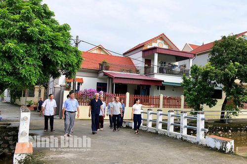 Bí thư chi bộ gương mẫu, tận tụy với công việc