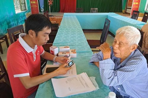 Hơn 3.700 thuê bao 2G được tặng điện thoại