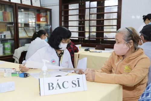 Tiền Giang: Ban Từ thiện xã hội Báo Giác Ngộ và chùa Hội Phước tổ chức khám bệnh miễn phí
