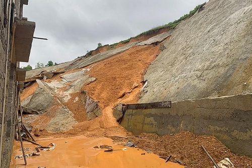 Thanh Hóa: Hàng nghìn khối đất có nguy cơ vùi lấp công trình dở dang