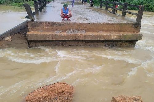 Thường Xuân (Thanh Hóa): Cầu Bến Nhạ bị gãy đứt do mưa lớn