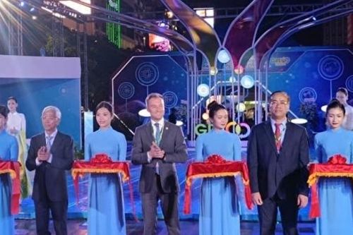Khai mạc không gian giới thiệu sản phẩm, dịch vụ tăng trưởng xanh 2024