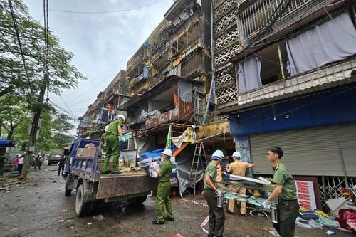 Hải Phòng: Di dời người dân ở 2 tòa chung cư cũ bị nghiêng, lún sau bão số 3