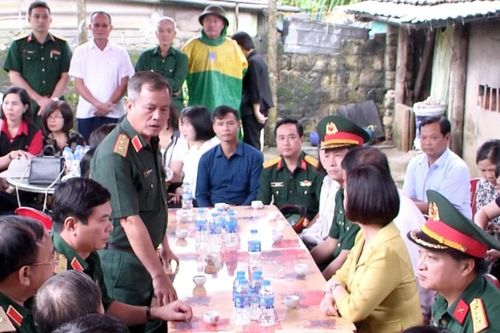 Thường trực Ủy ban Quốc phòng và An ninh thăm, động viên gia đình chiến sĩ công an hy sinh khi làm nhiệm vụ phòng chống bão số 3