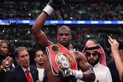 Dubois bảo vệ thành công danh hiệu vô địch IBF hạng nặng