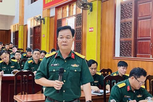 Đoàn đại biểu Quốc hội tỉnh tiếp xúc cử tri tại Bộ Chỉ huy Quân sự tỉnh