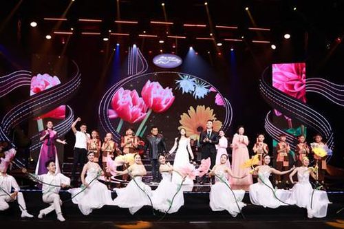 Chương trình 'Dòng thời gian' số 3 quyên góp hơn 2 tỷ đồng ủng hộ đồng bào vùng bão lũ