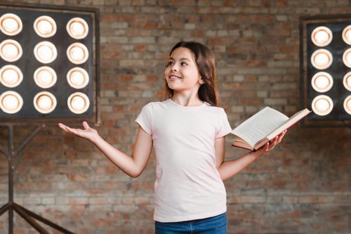 5 cách giúp trẻ tự tin nói trước đám đông