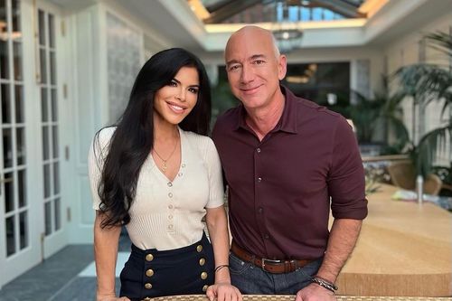 Tỷ phú Jeff Bezos review sách của bạn gái