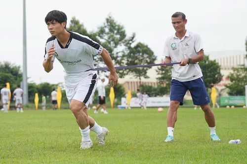 Công Phượng tập buổi đầu tiên cùng đội hạng Nhất
