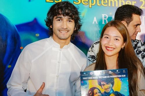 Khả Ngân sánh đôi bên tài tử Bollywood trong phim mới