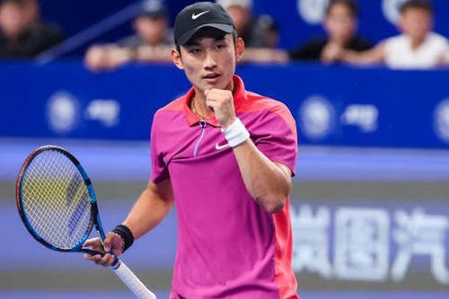 Sao trẻ Trung Quốc thắng sốc tay vợt số 19 thế giới ở chung kết ATP, lập kỷ lục đặc biệt