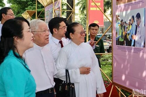 Triển lãm ảnh 'Mặt trận Tổ quốc Việt Nam - Dấu ấn một nhiệm kỳ'