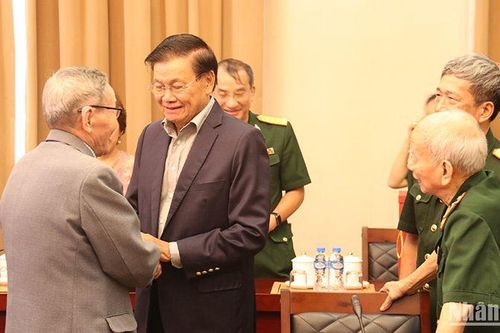 Lãnh đạo Lào ghi nhận những đóng góp to lớn của quân tình nguyện và chuyên gia quân sự Việt Nam