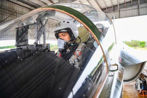 Phi công đạt kết quả tốt nhờ công dạy dỗ, dìu dắt của các thầy