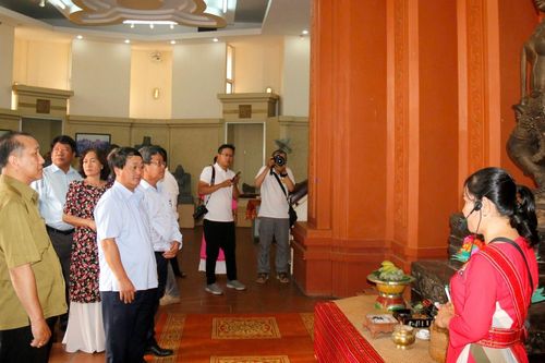 Bộ trưởng, Chủ nhiệm Ủy ban Dân tộc Hầu A Lềnh chúc Tết người Chăm