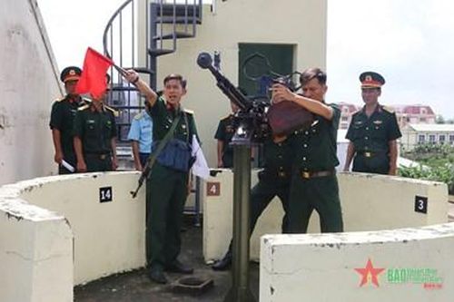 Kiểm tra công tác phòng không nhân dân tại Tiền Giang và Bến Tre