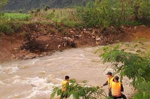 Lực lượng vũ trang huyện Mộc Châu (Sơn La): Tìm thấy thi thể 2 nạn nhân bị lũ cuốn trôi