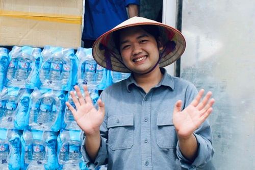 Nam sinh nhiệt tình trong công tác tình nguyện, cứu trợ cho nhiều vùng bị ảnh hưởng bởi bão Yagi