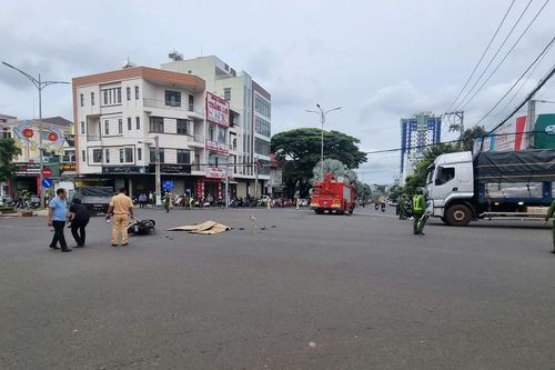 Một thanh niên tử vong sau va chạm với xe cứu hộ, cứu nạn